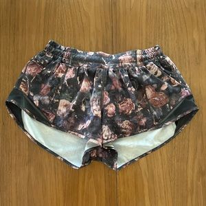 lululemon hotty hot shorts 2.5” inseam